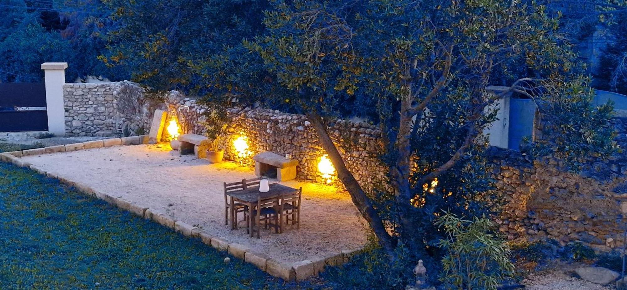 Appartement Dans Un Mas Provencal Renove Saint-Hilaire-d'Ozilhan Екстер'єр фото